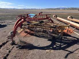 NEW HOLLAND 256 HAY RAKE - picture0' - Click to enlarge