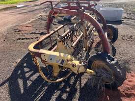 NEW HOLLAND 256 HAY RAKE - picture2' - Click to enlarge