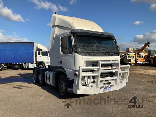 2004 Volvo FM12 Prime Mover Integrated Sleeper Cab