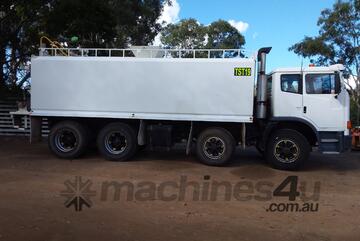 INTERNATIONAL ACCO 8x4 water truck