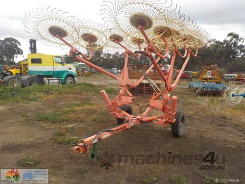 (2926) Howard V12 Hay Rake (Carisbrook, VIC)