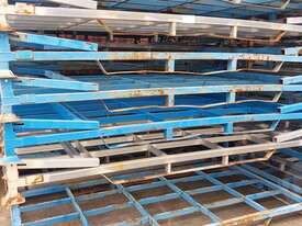 Stackable/collapsible Stillages - picture2' - Click to enlarge