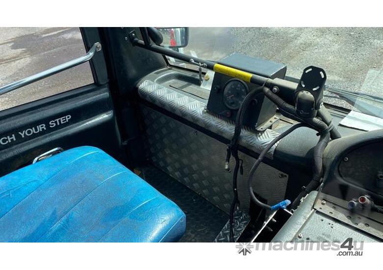 caption Varley Commander