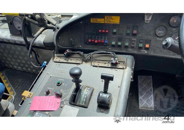 caption Varley Commander
