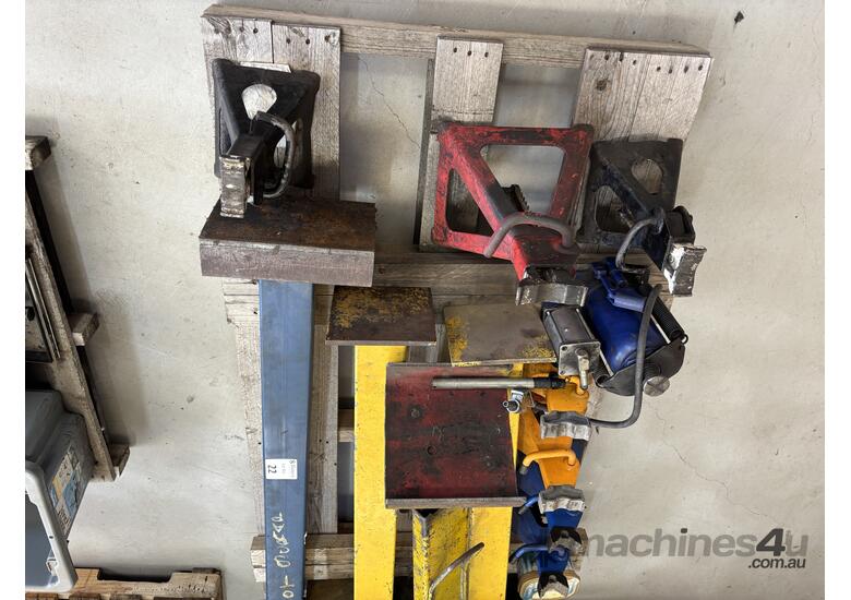 caption 1 x Pallet of Axle Stands