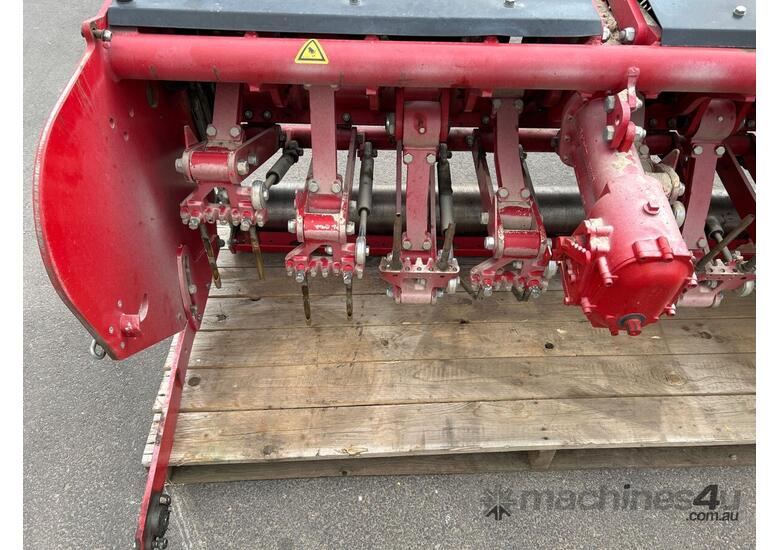 caption Redexim Verti-Drain 7521 Aerator
