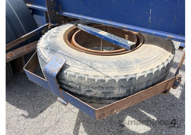 caption 2004 Krueger ST-3-38 Tri Axle Skel Trailer