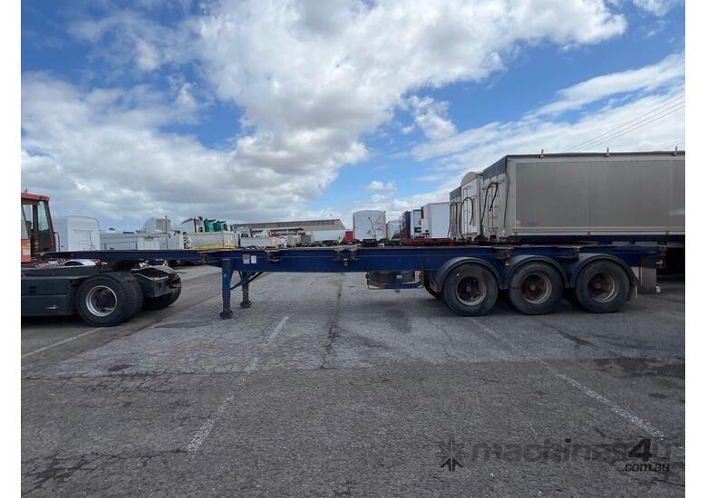 caption 2004 Krueger ST-3-38 Tri Axle Skel Trailer