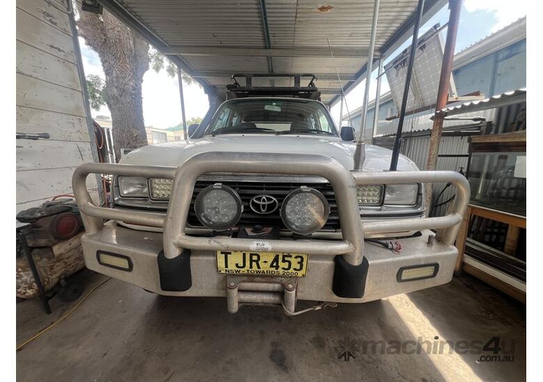 caption 1997 Toyota Landcruiser HZJ 80 Series Wagon