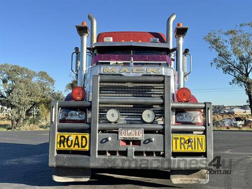 2019 MACK SUPERLINER 