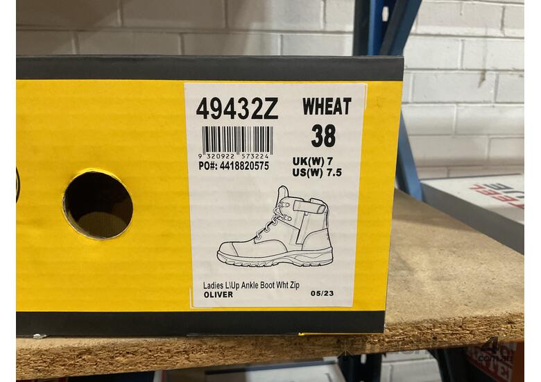 caption 1x Box Oliver Boots