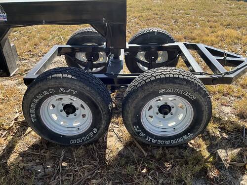caption Honey Bee P45 Header Comb and Trailer