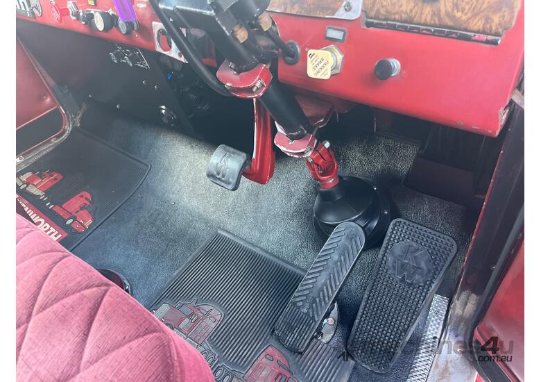 caption 1985 Kenworth W900SAR Prime Mover Sleeper Cab