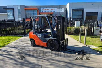Toyota Forklift 2.5T Container Mast with Tyne Positioners (Unit#:AU405)