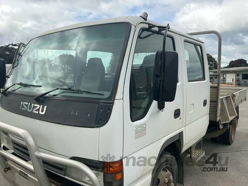 caption 2005 Isuzu NPR 250 Crew Cab Table Top