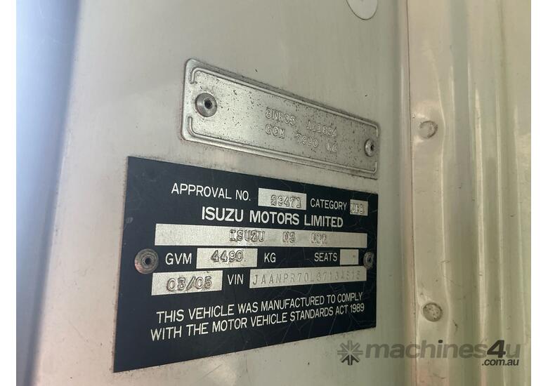 caption 2005 Isuzu NPR 250 Crew Cab Table Top