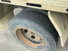 2005 Isuzu NPR 250 Crew Cab Table Top - picture2' - Click to enlarge