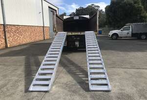 4.5m - 12Tonne Heavy Duty Rubber Track, Rubber Tyre Machinery Loading Ramps