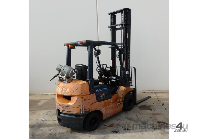  Used Toyota 2.5t Compact Forklift