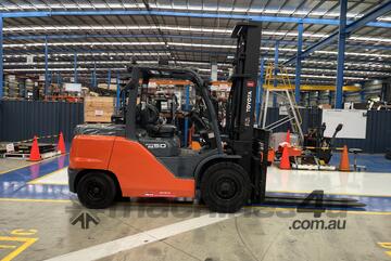 TOYOTA 8FG50N S/N 10936 5 TON 5000 KG CAPACITY LPG FORKLIFT 4000 MM 2 STAGE MAST.