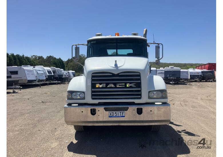 2010 Mack CSMR Tilt Tray