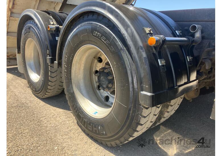 2010 Mack CSMR Tilt Tray