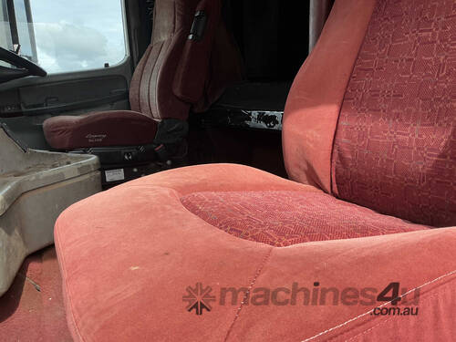 2004 Freightliner Argosy FLH Prime Mover Sleeper Cab