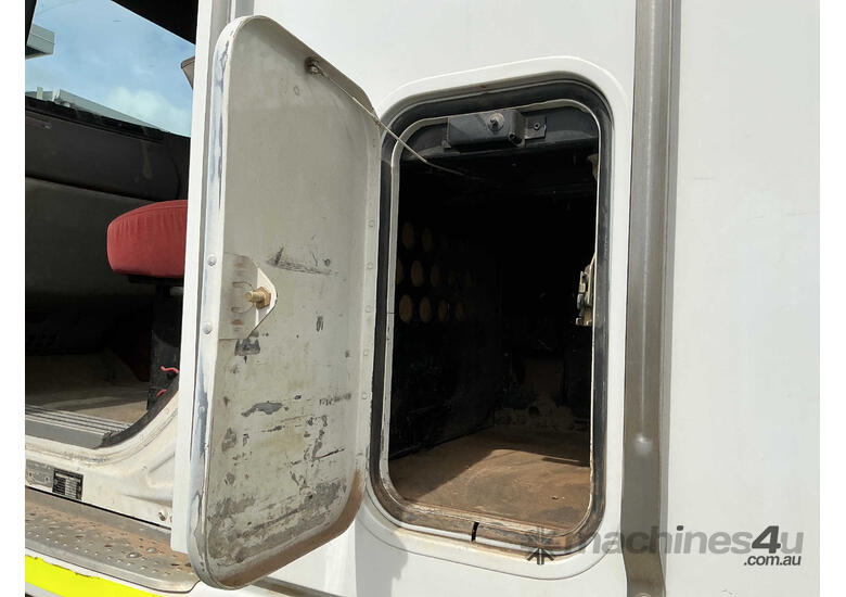2004 Freightliner Argosy FLH Prime Mover Sleeper Cab