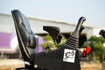 Yuchai U18 1.85ton Pro series mini excavator with hydraulic hitch