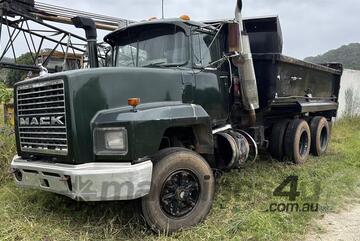 Mack   MLR 6X4