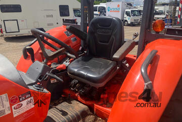 Kubota   M7040 Tractor / Loader