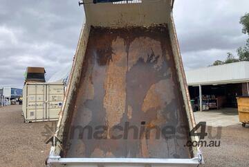 Hino 2009   300 816 Tipper