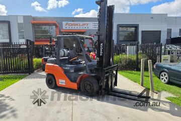 Toyota Forklift 4T with Tyne Positioners(Unit#: AU479)