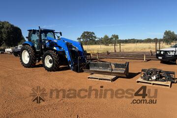 New Holland   TS135A