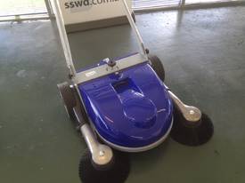 Flash 950 manual sweeper - picture0' - Click to enlarge
