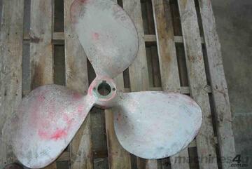Propeller Bronze 33 Inch 3 Blade R/Hand
