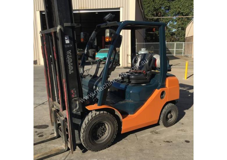 caption Used Toyota 8FG25 LPG forklift