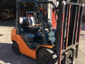 Used Toyota 8FG25 LPG forklift - picture1' - Click to enlarge