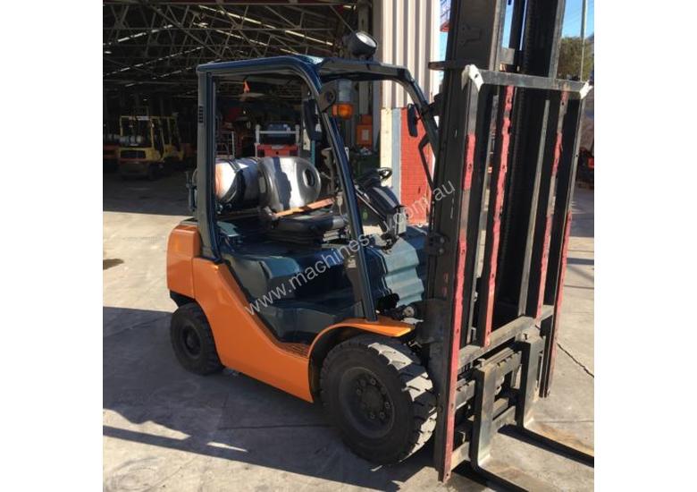 caption Used Toyota 8FG25 LPG forklift