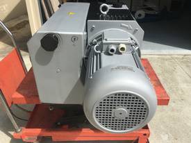 Rotary Vane vacuum pump V-VC 303 - picture0' - Click to enlarge
