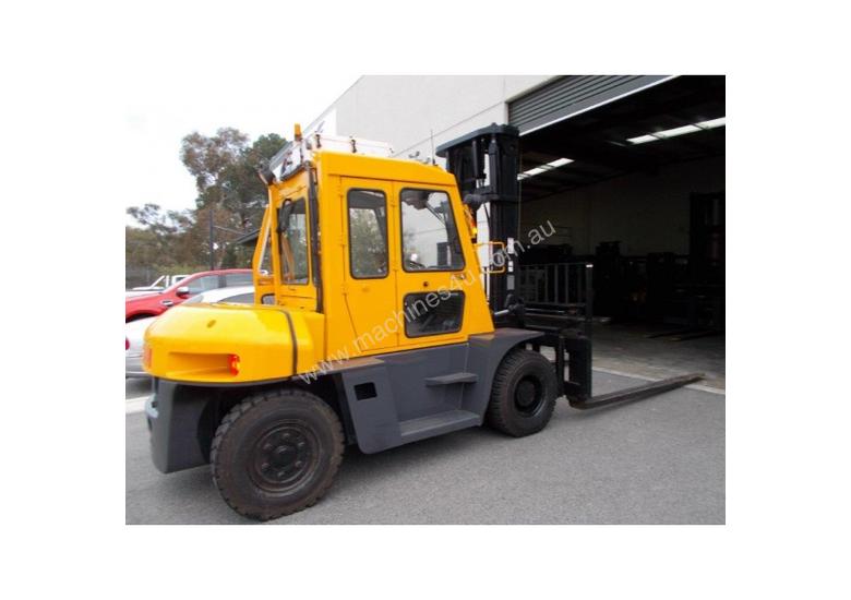 caption 7000KG DIESEL FORKLIFT