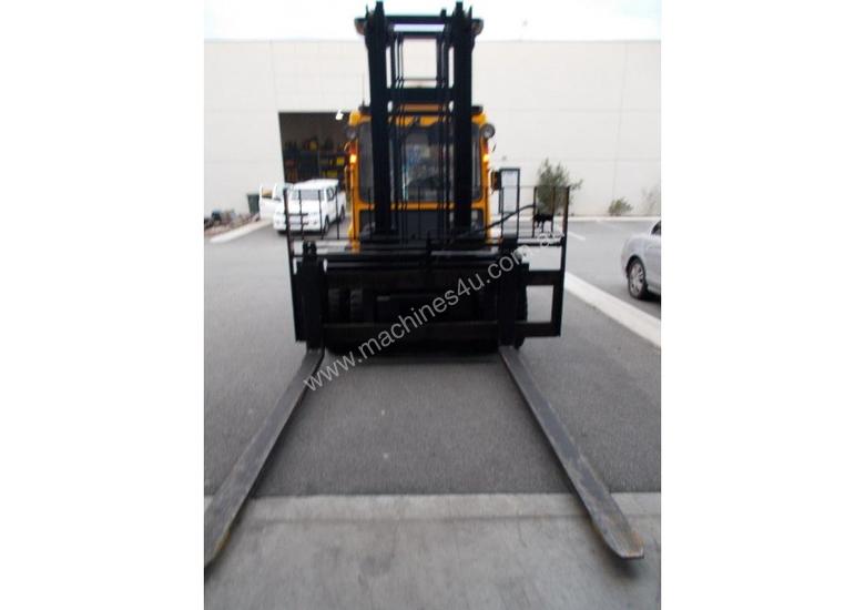 caption 7000KG DIESEL FORKLIFT