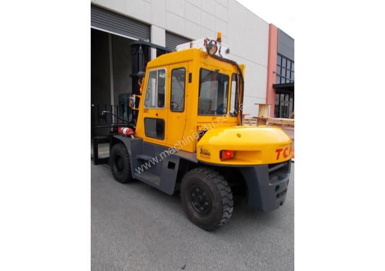caption 7000KG DIESEL FORKLIFT