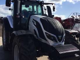Valtra   FWA/4WD Tractor - picture1' - Click to enlarge