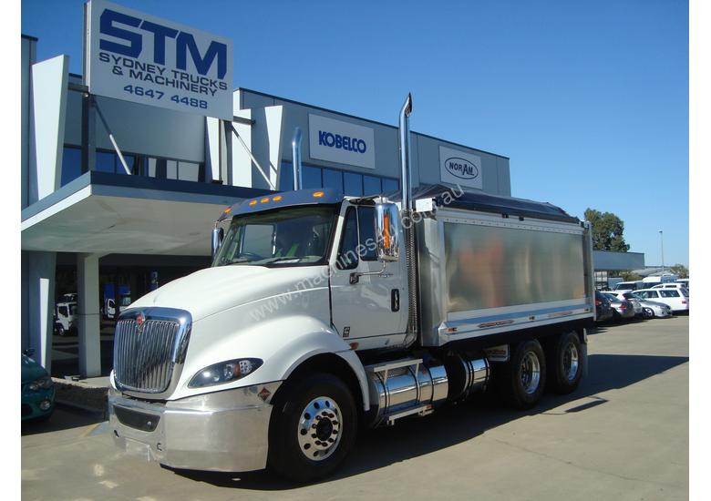 caption International Tipper Truck