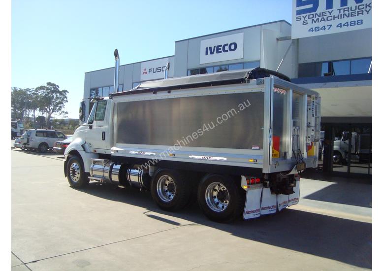 caption International Tipper Truck