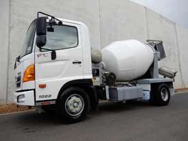 Hino FC 1022-500 Series Concrete Agitator Truck - picture0' - Click to enlarge