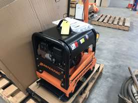Masterpac 4025 Plate Compactor - picture0' - Click to enlarge