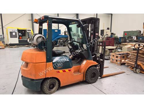 Used Toyota Container Forklift - 3 Ton Capacity