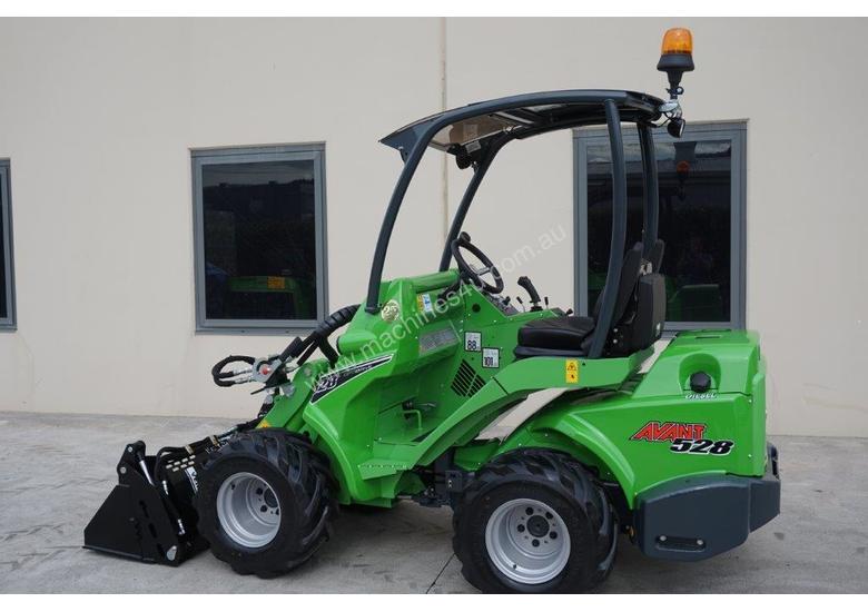 caption Avant 528 Mini Loader W/ 4 in 1 Bucket
